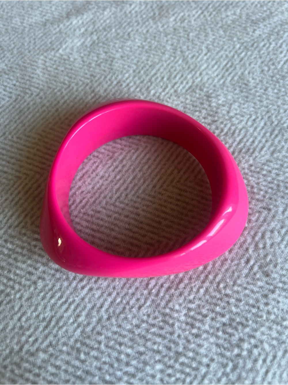 Hot Pink 1980s Vintage Resin Bangle Bracelet - Excellent Condition rare find